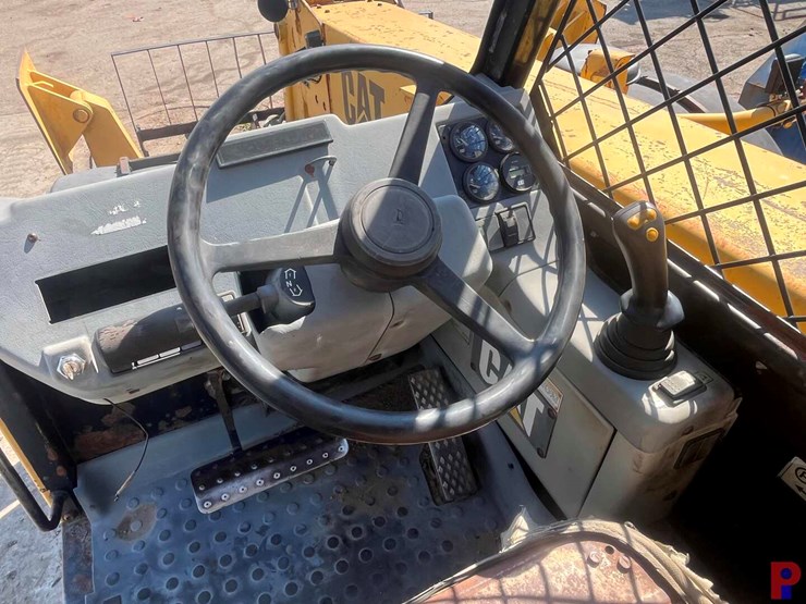 caterpillar-th103-image-10