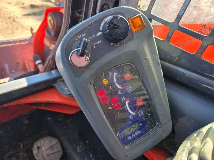 2019-kubota-ssv75-image-41