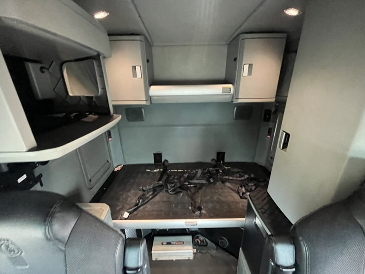 2020-kenworth-t680-image-127