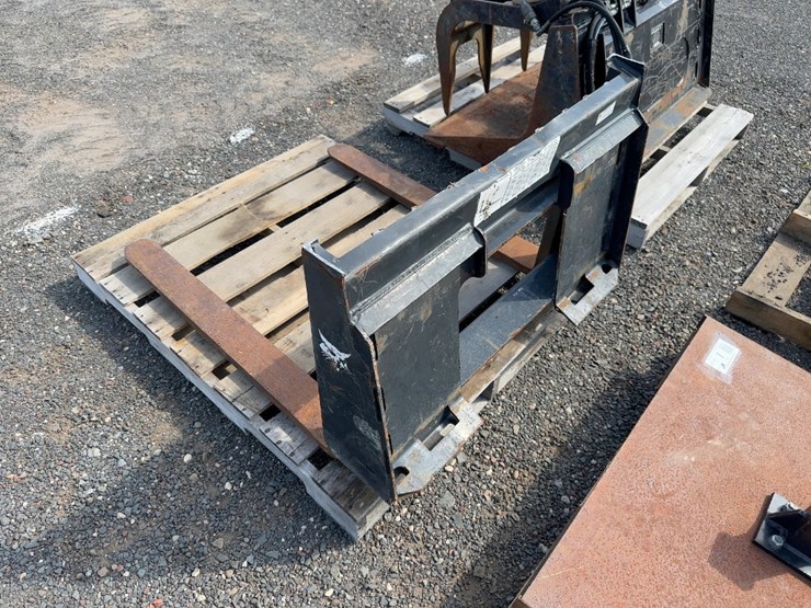 bobcat-36"-forks-image-2