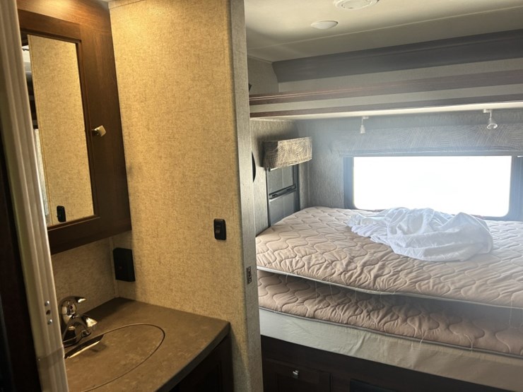 2017-ford-e450-image-67
