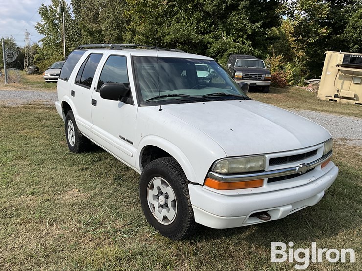 2003-chevrolet-blazer-image-3