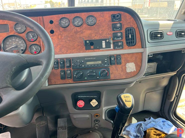 2007-peterbilt-378-image-11