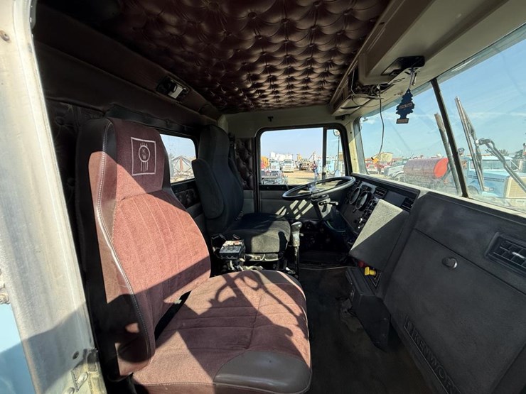 2015-kenworth-t800-image-87