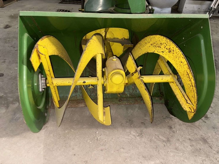 john-deere-826-walk-behind-snow-blower,-26”,-8-hp,-5-speed,-with-tire-chains,-electric-start-image-3