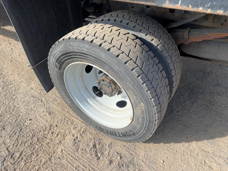 2004-ford-f550-xl-image-10