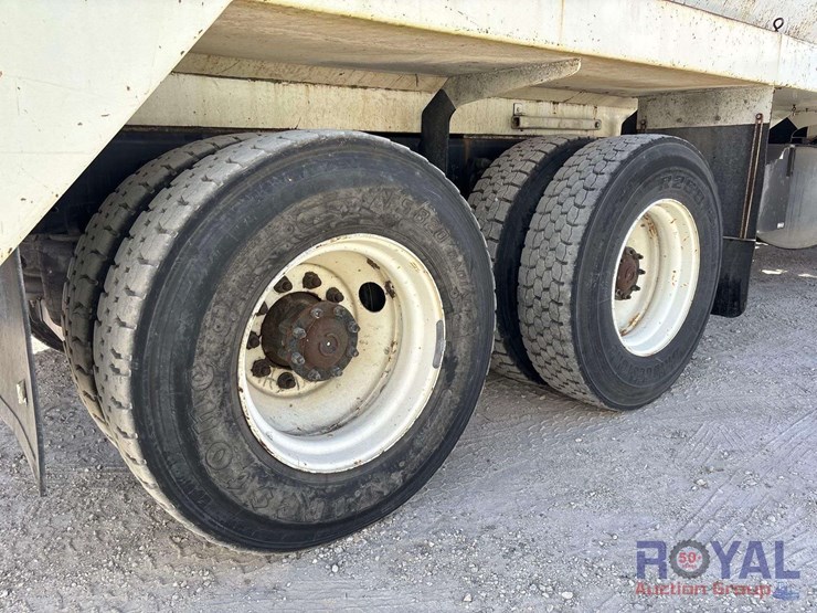 2016-freightliner-114sd-image-28