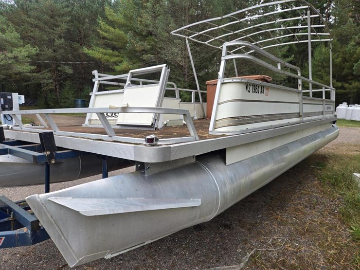 #2582-•-crestii-25-pontoon-boat-image-2