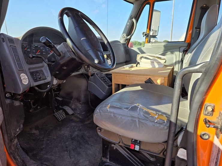 2006-international-durastar-4400-image-33