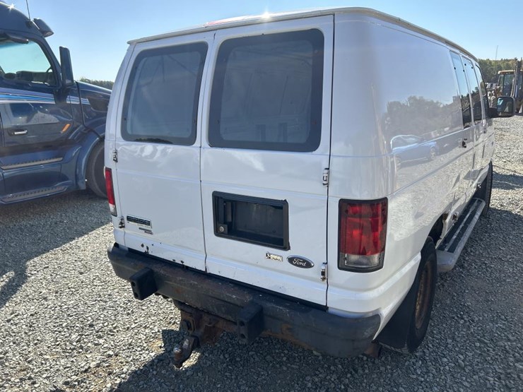 2014-ford-e250-image-17