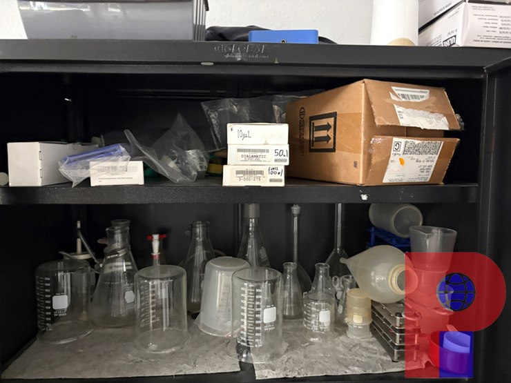 3’-x-1.5’-x-6’-storage-cabinet-w/-lab-equipment-image-4