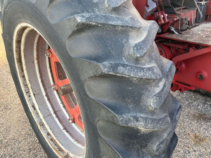 1971-farmall-656-hydro-diesel-tractor,-fenders,-wf,-540-pto,-3pt,-2-hyd,-16.9-38-rears,-7.50-16-fron-image-16