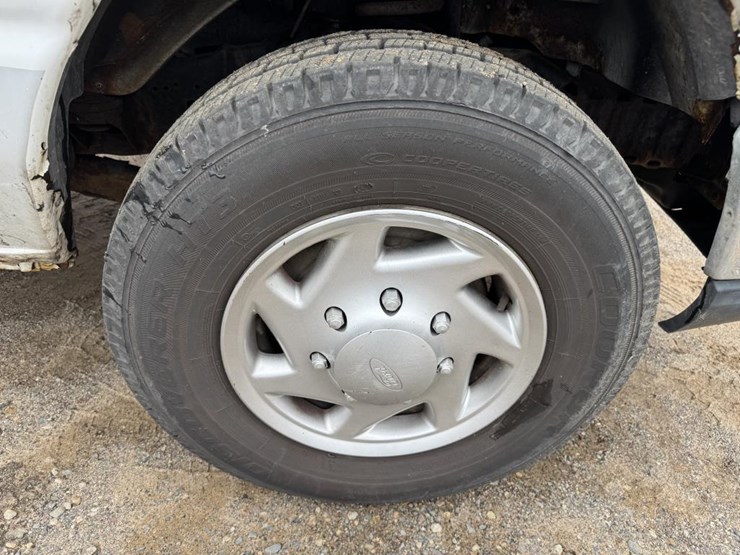 2013-ford-cargo-image-62