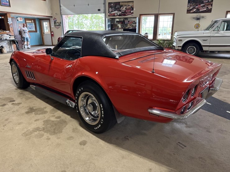 #1390-•-1969-chevrolet-corvette-stingray-car-image-3