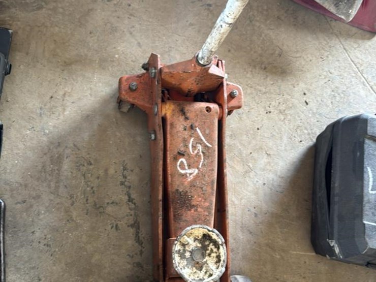 #158-•-manual-floor-jack-image-1