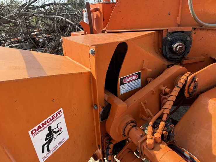 #1233-•-towable-wood-chipper-image-20