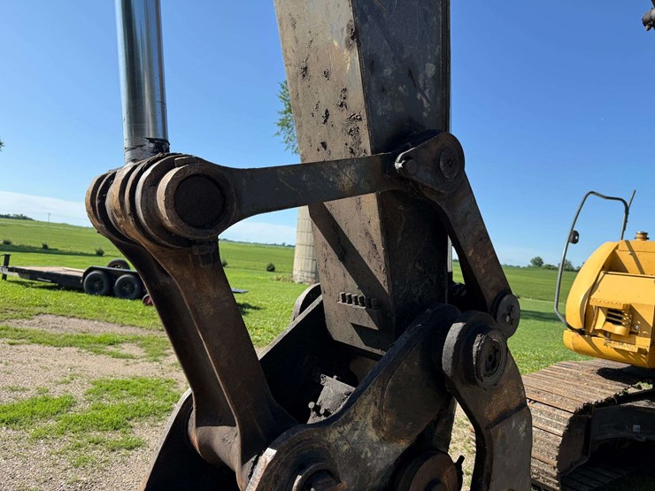 deere-225d-lc-image-11