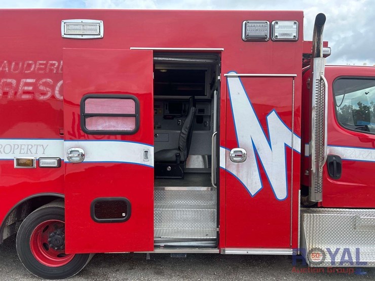 2016-freightliner-m2-106-braun-ambulance-image-38