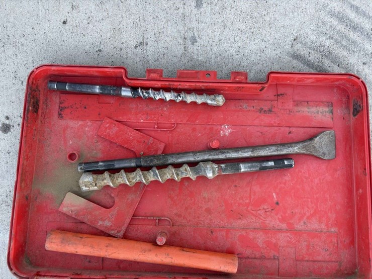 hilti-te52-hammer-drill,-with-(2)-drill-bits,-jackhammer-bit,-in-steeltex-case-image-4