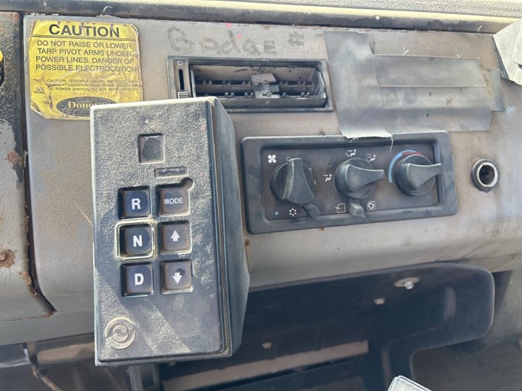 2004-freightliner-fl80-image-65