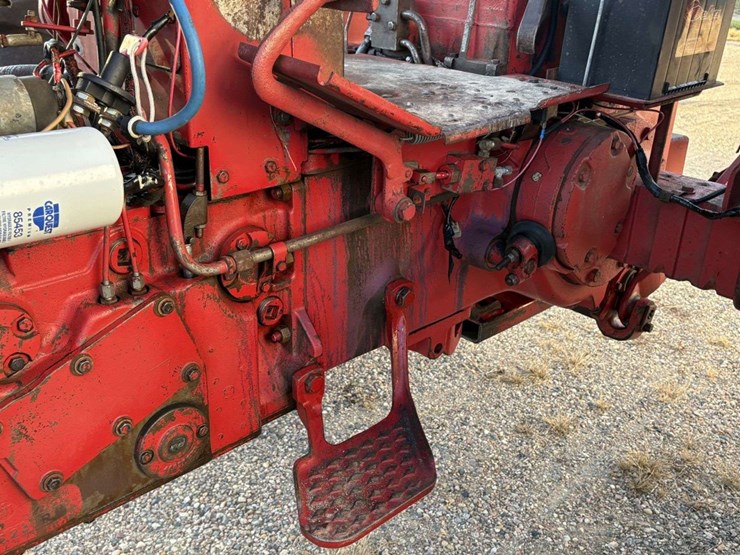 1971-farmall-656-hydro-diesel-tractor,-fenders,-wf,-540-pto,-3pt,-2-hyd,-16.9-38-rears,-7.50-16-fron-image-12