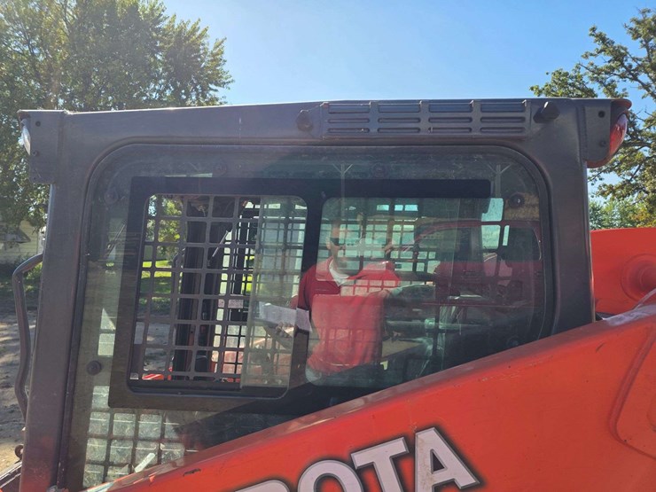 2019-kubota-ssv75-image-27