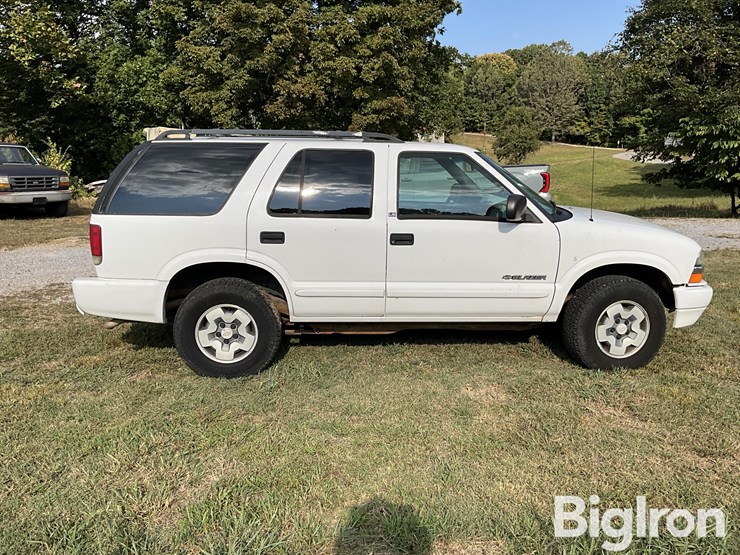 2003-chevrolet-blazer-image-4