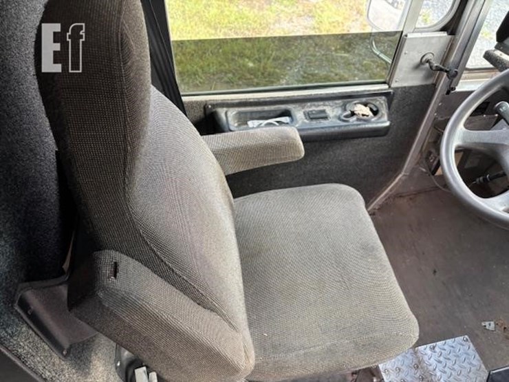 2012-freightliner-mt45-image-7