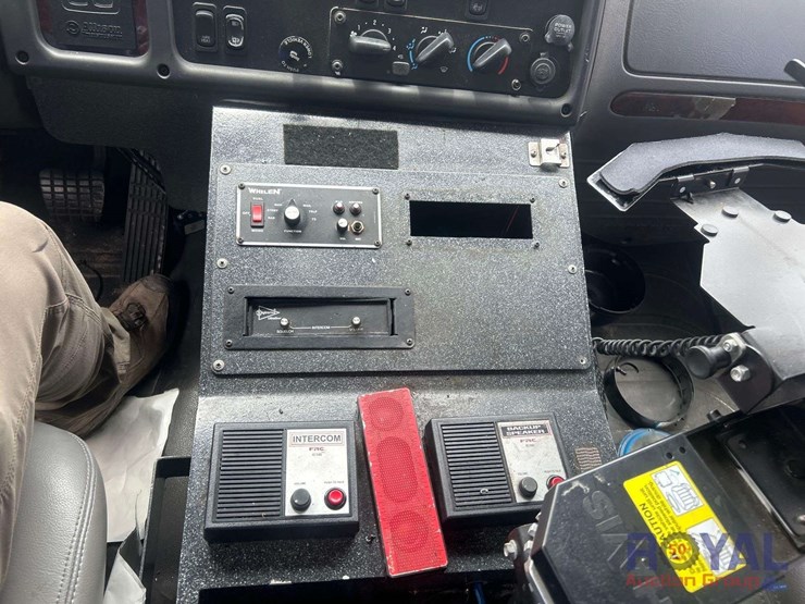 2016-freightliner-m2-106-braun-ambulance-image-10