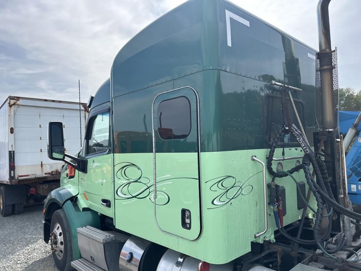 2015-peterbilt-579-image-14