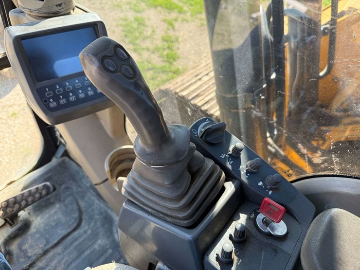 deere-225d-lc-image-28