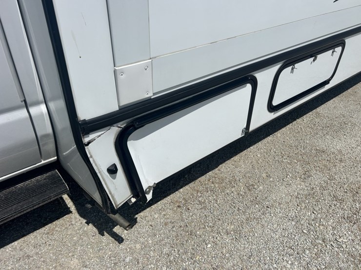 2023-ford-e450-image-11