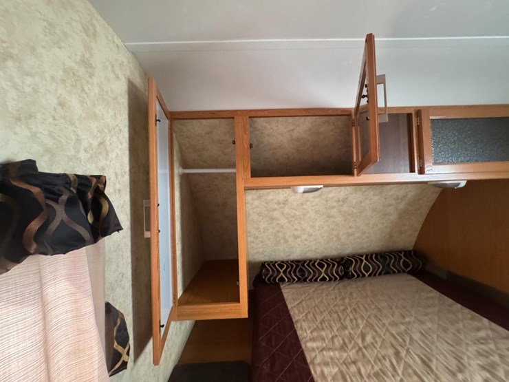 #2285-•-2010-keystone-bullet-250rks-camper-image-49