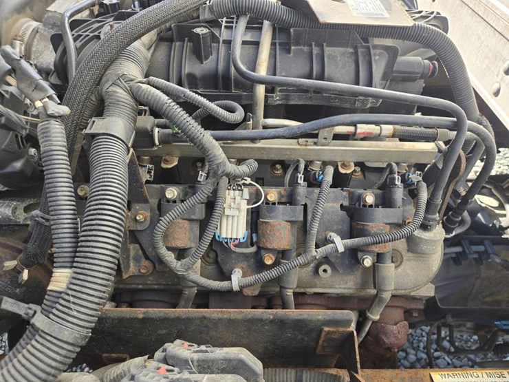 2017-isuzu-npr-image-21