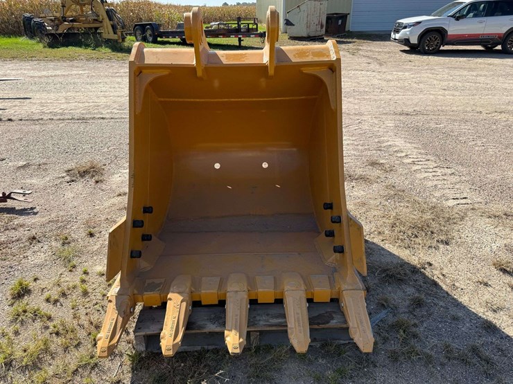 caterpillar-320-image-2