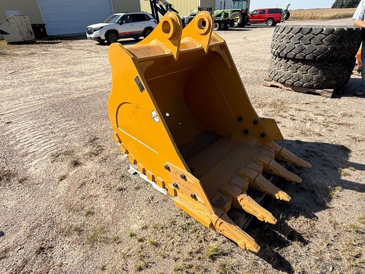caterpillar-320-image-3