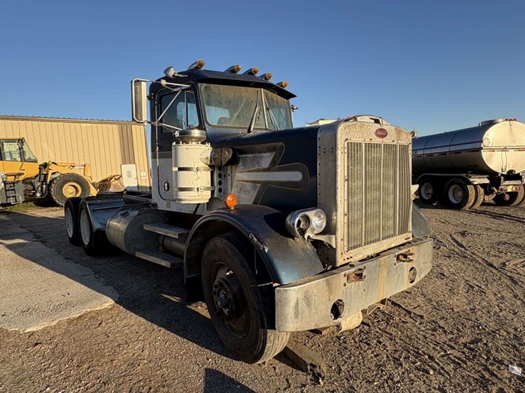 1977-peterbilt-359-image-2