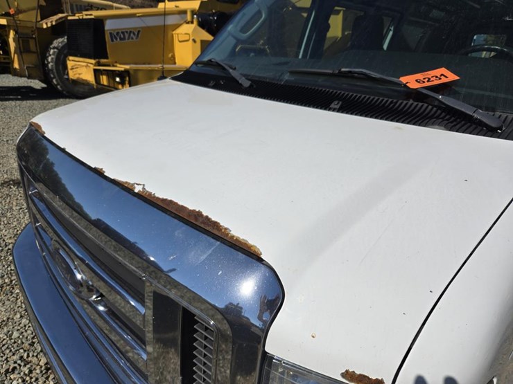 2013-ford-cargo-image-13