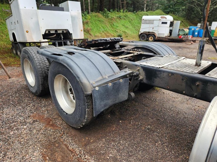 2011-international-prostar-image-13