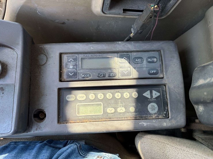 deere-225d-lc-image-32