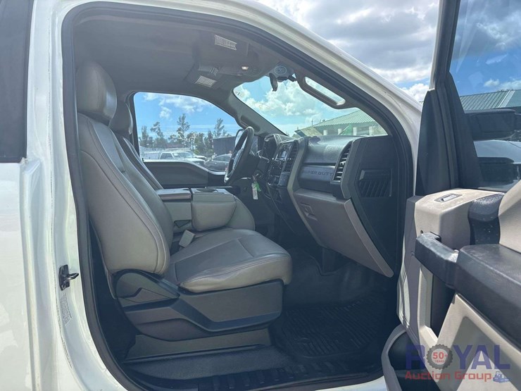 2017-ford-f550-image-40