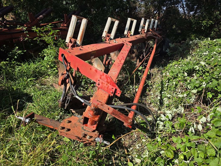 ih-720-–-5-bottom-20”-semi-mount-plow,-auto-reset,-all-wear-parts-are-good,-missing-one-coulter,-use-image-2