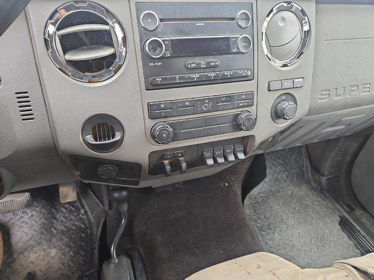 2011-ford-f350-xlt-image-24