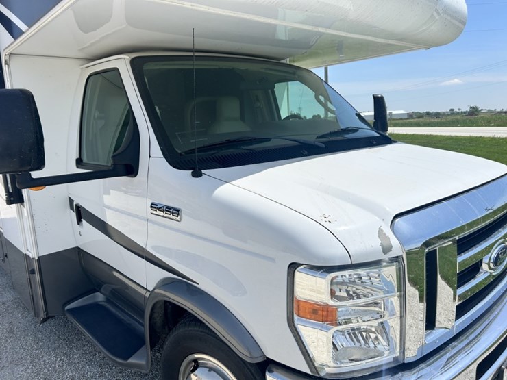 2017-ford-e450-image-27