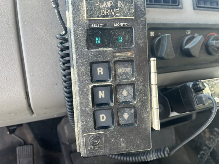 1996-freightliner-fl80-image-146