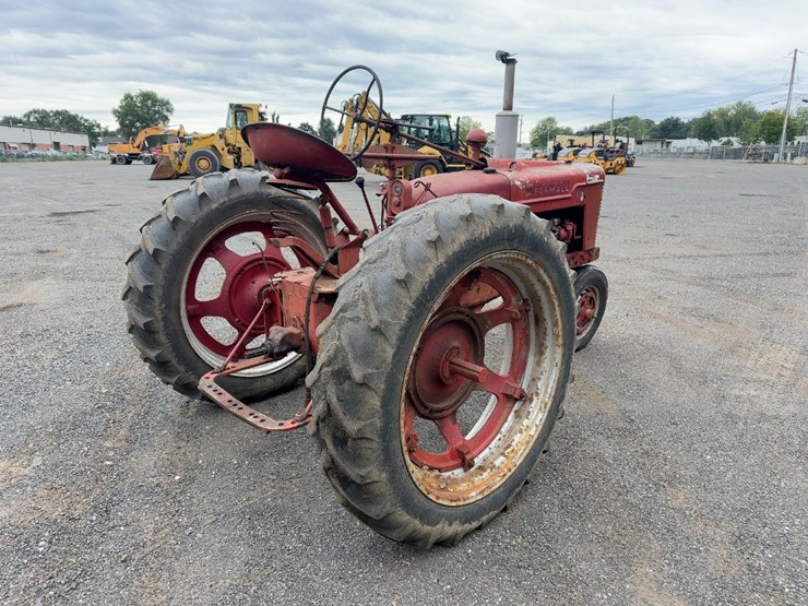 mccormick-farmall-h-tractor-image-5