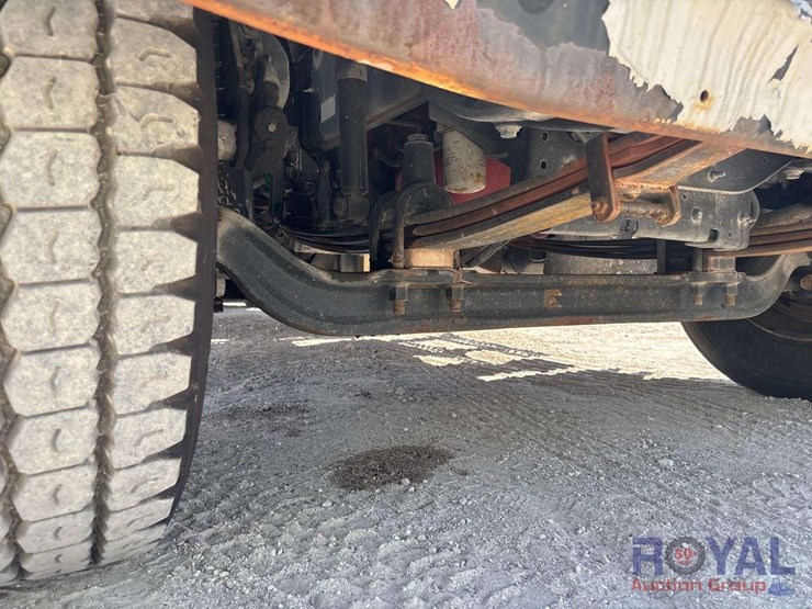 2016-freightliner-114sd-image-37