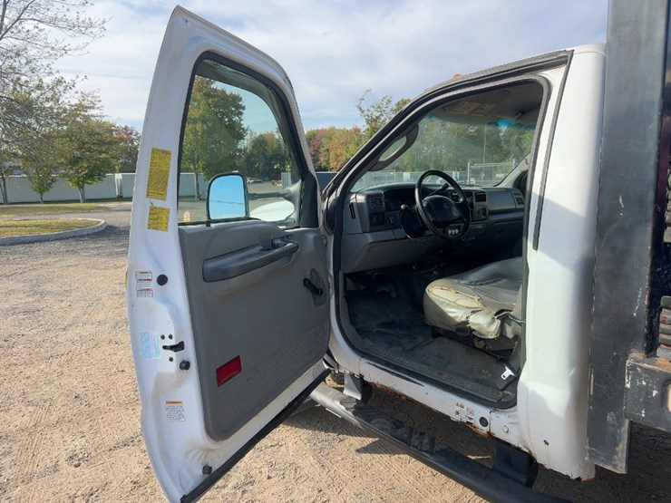 2004-ford-f550-xl-image-15