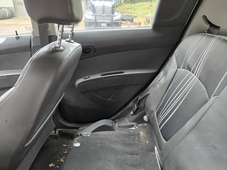 #1580-•-2013-chevrolet-spark-compact-vehicle-image-28