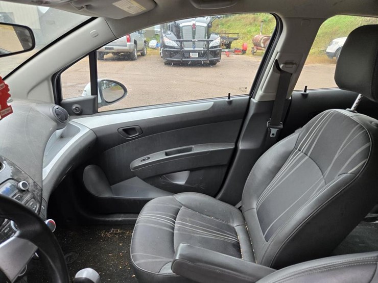 #1580-•-2013-chevrolet-spark-compact-vehicle-image-30
